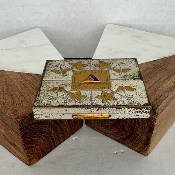 Vintage 1950s Silver and Gold Floral Makeup Compact - Picture 6 of 11